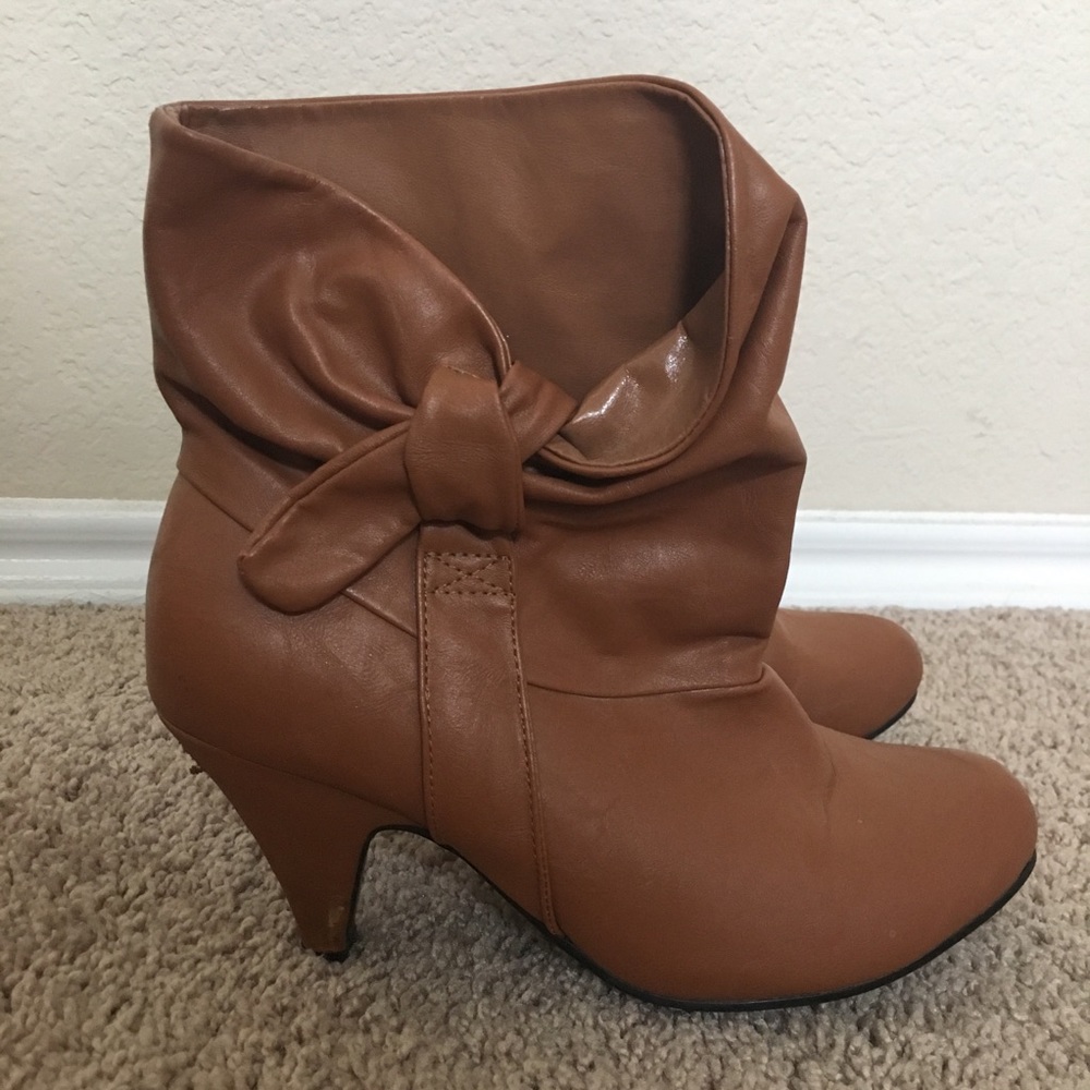 Cognac Love Culture loose ankle boots